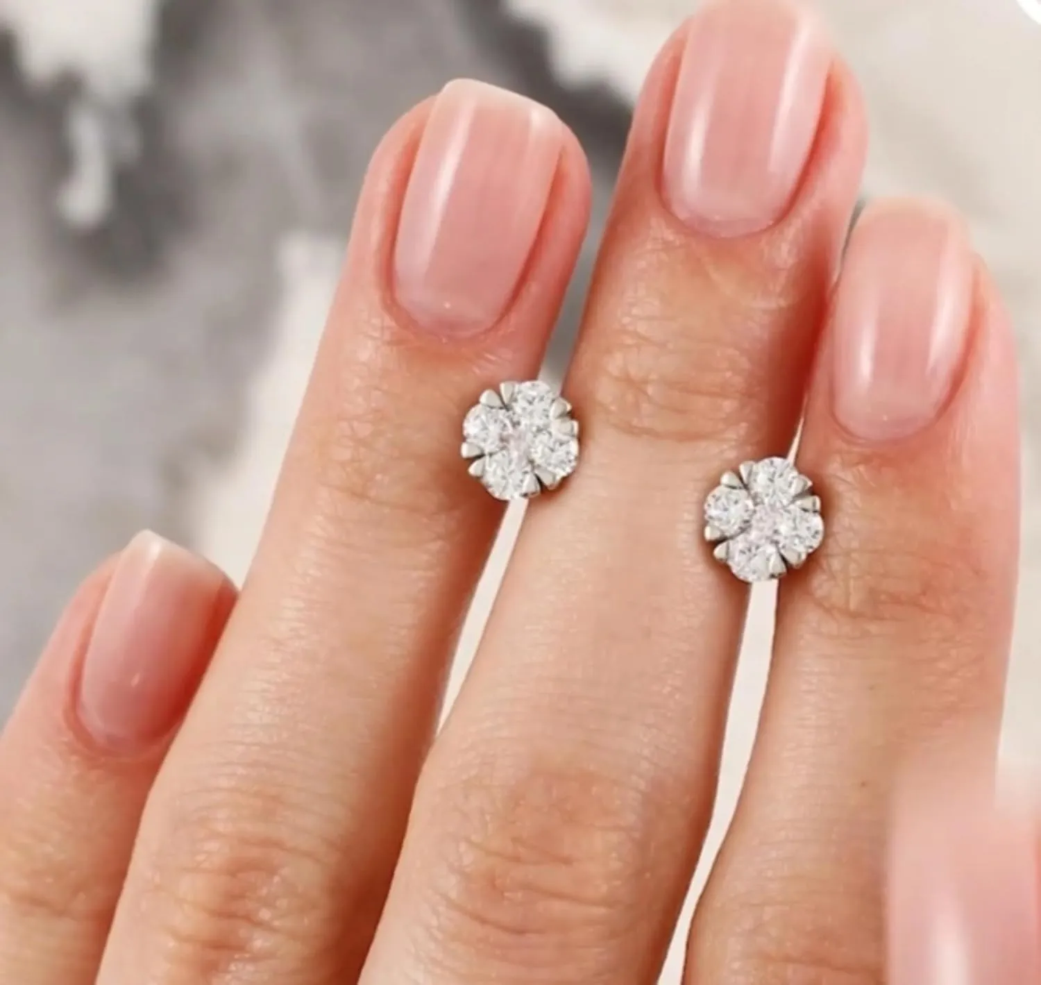 14k Gold Clover Flower Cluster Stud Earring, Small Floral Diamond (0.15ct) Stud, Dainty Stacking Earring with Screw Back for Women..