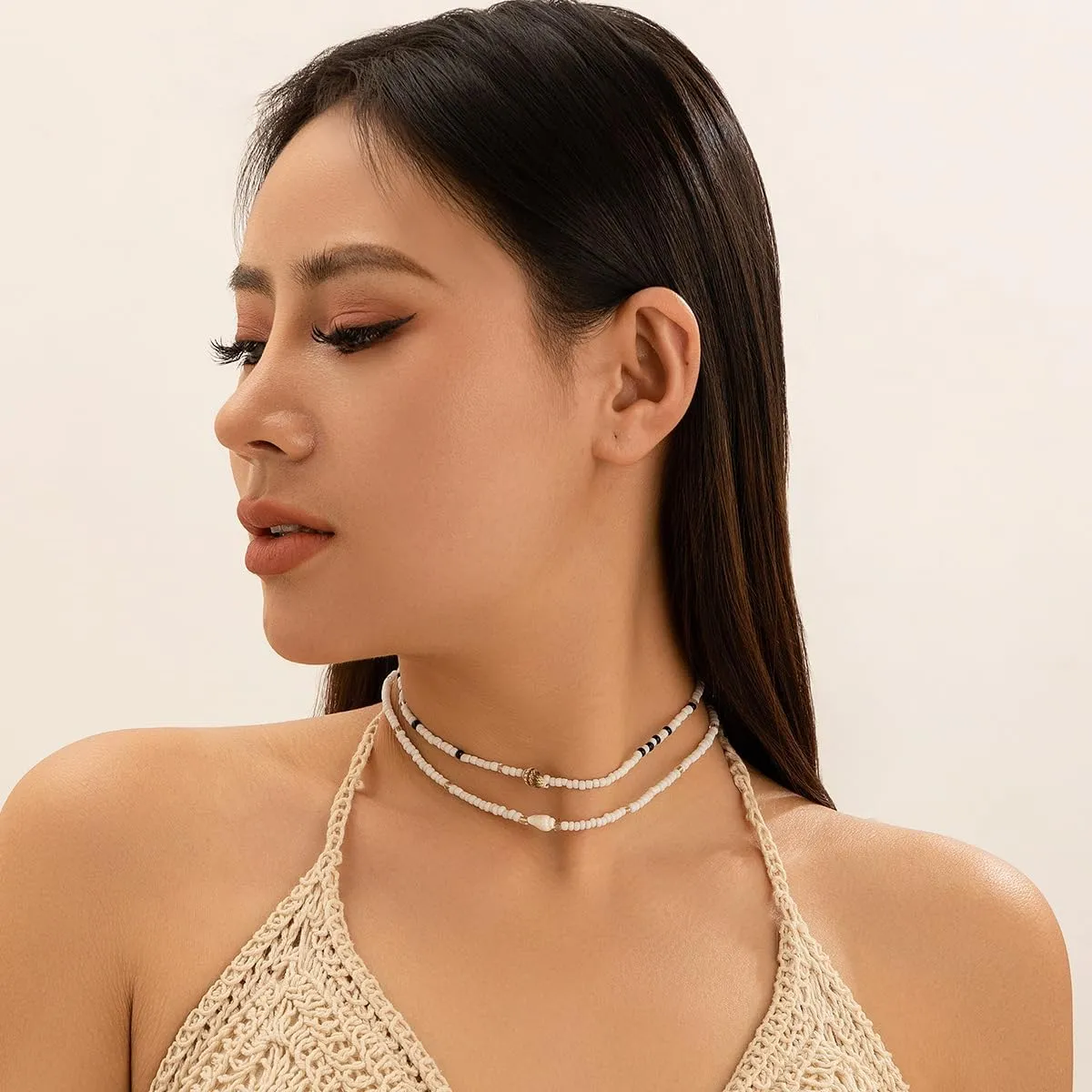 FUTIMELY Double Layered White Beaded Conch Choker Necklaces, Minimalist Boho Surfer Short Necklaces, Heated Term Beach Hawaiian Necklaces for Women Teen Girls