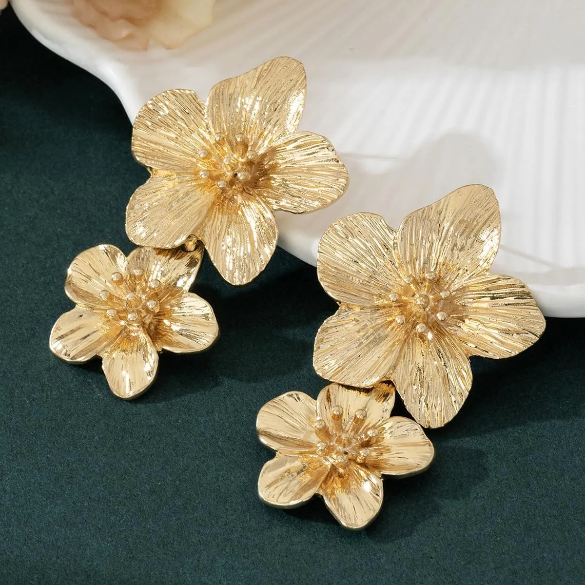 Gold Flower Earrings for Women Dangling Big Statement Earrings for Women Large Floral Stud Earring Daisy Spring Summer Fancy Earring Chunky Flower Gold Jewelry