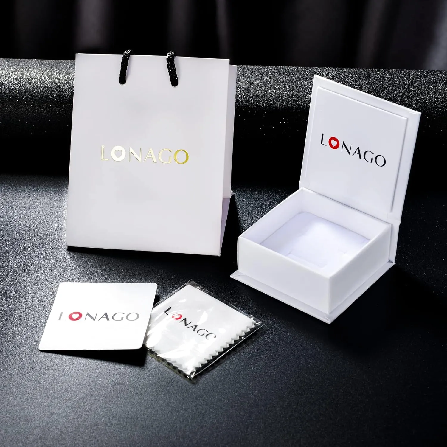 LONAGO pendant-necklaces